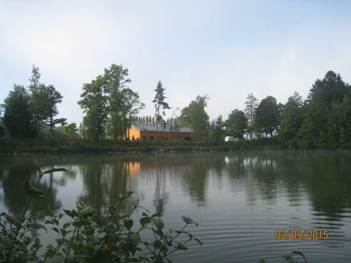 Florennes Gite Neuf 150 M2 Devant Un Grand Lac Prive De 2 Hectares Poissonneux Au Milieu Des Bois Экстерьер фото