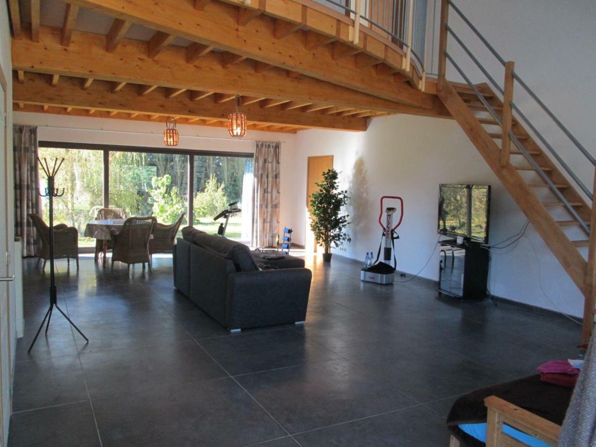 Florennes Gite Neuf 150 M2 Devant Un Grand Lac Prive De 2 Hectares Poissonneux Au Milieu Des Bois Экстерьер фото