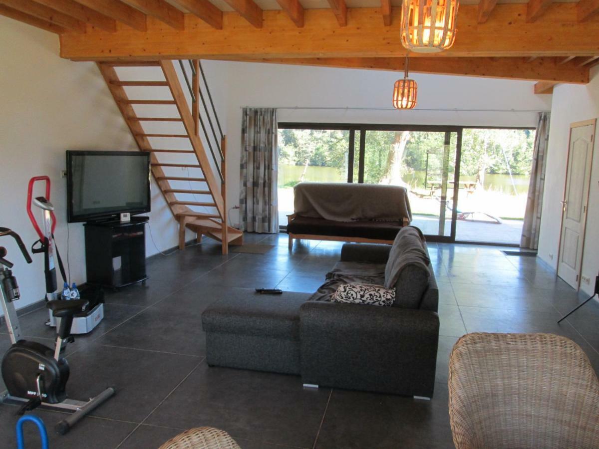 Florennes Gite Neuf 150 M2 Devant Un Grand Lac Prive De 2 Hectares Poissonneux Au Milieu Des Bois Экстерьер фото